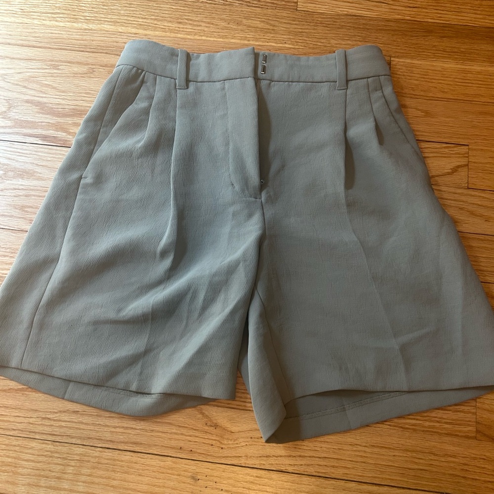 Wilfred Taupe Women's Bermudas